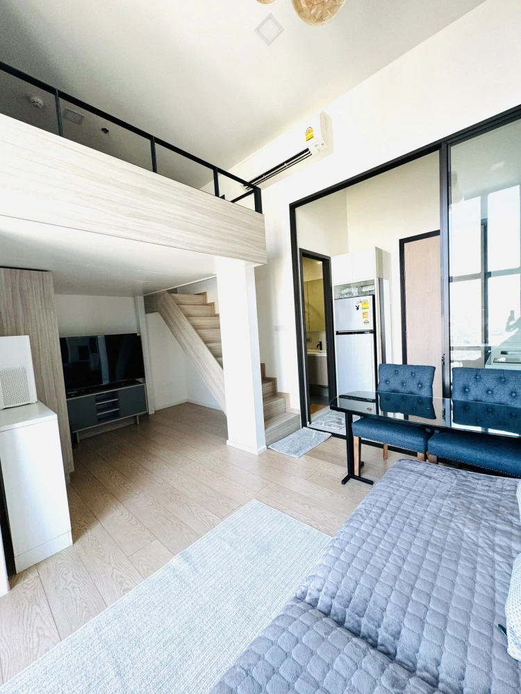 Condo for rent, Chewathai Residence Asoke, duplex room, east facing direction, super cool, miss it and you'll lose it.