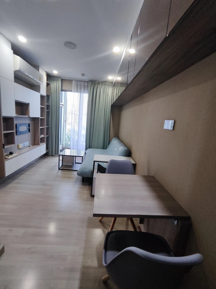Condo for rent, Sign Sukhumvit 50, corner room, fully furnished, with balcony for breezy air. If you don't book, you'll miss out++