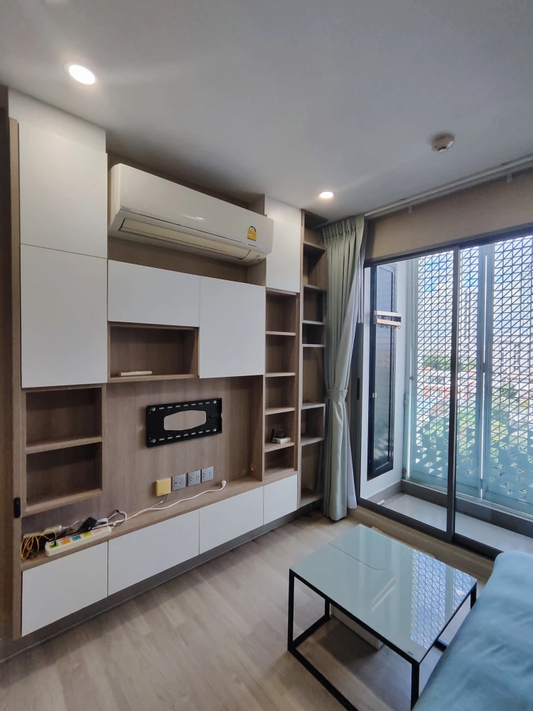 Condo for rent, Sign Sukhumvit 50, corner room, fully furnished, with balcony for breezy air. If you don't book, you'll miss out++