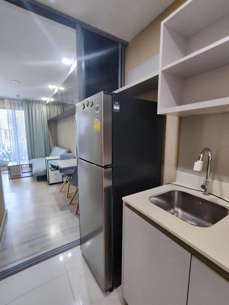 Condo for rent, Sign Sukhumvit 50, corner room, fully furnished, with balcony for breezy air. If you don't book, you'll miss out++