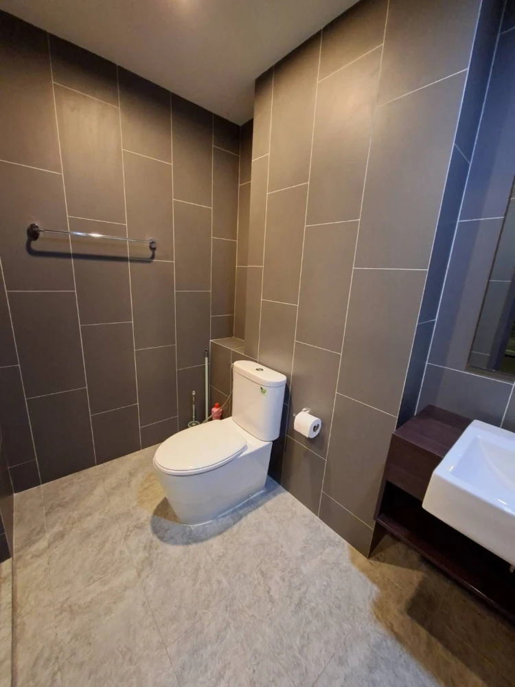 Luxury condo for rent at C Ekkamai. Beautiful and comfortable. Book now!!