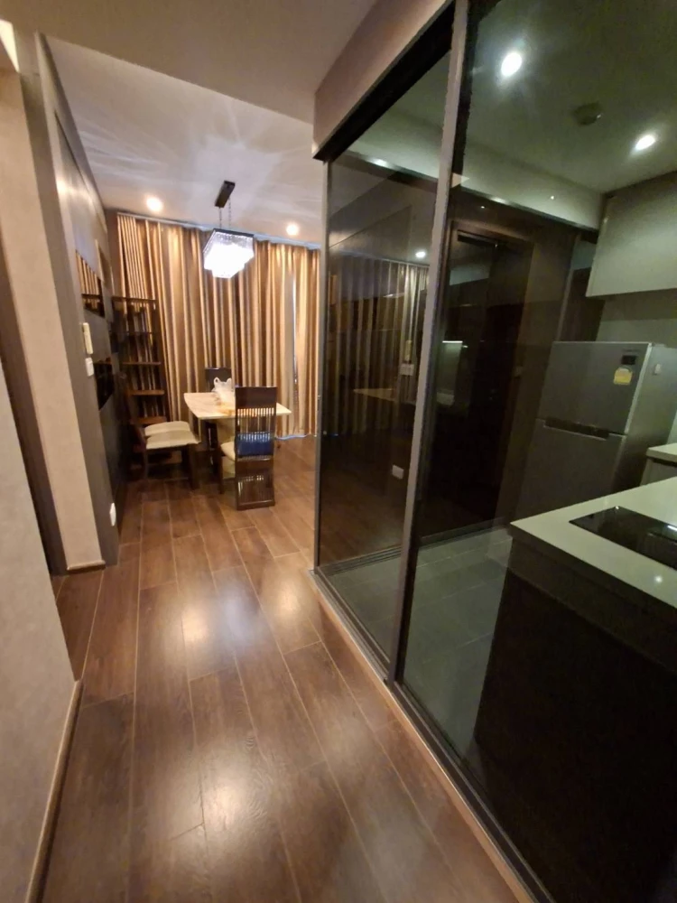 Luxury condo for rent at C Ekkamai. Beautiful and comfortable. Book now!!