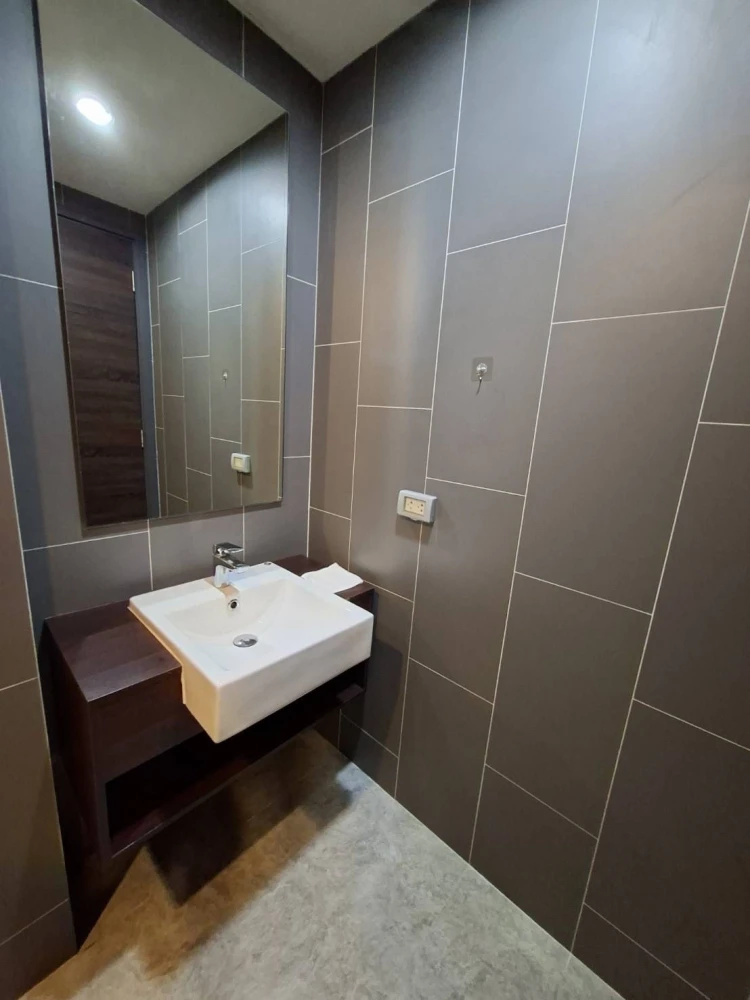 Luxury condo for rent at C Ekkamai. Beautiful and comfortable. Book now!!
