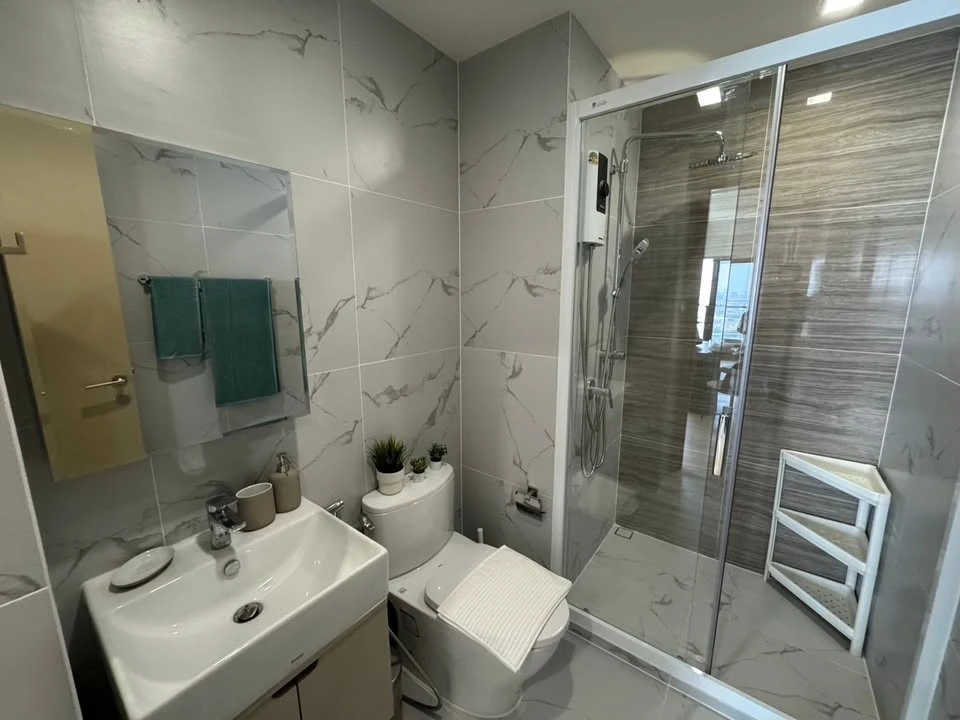 For rent: Condo at Riva Charoen Nakhon, 2 bedrooms / 2 bathrooms, very high floor, beautiful view, see the Chao Phraya River. If it's this good, what