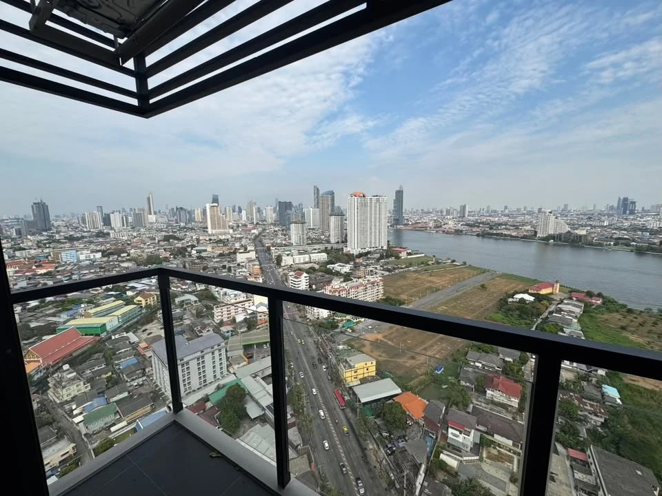 For rent: Condo at Riva Charoen Nakhon, 2 bedrooms / 2 bathrooms, very high floor, beautiful view, see the Chao Phraya River. If it's this good, what