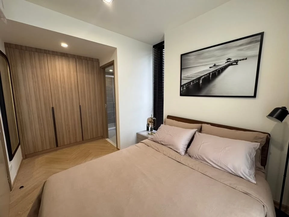For rent: Condo at Riva Charoen Nakhon, 2 bedrooms / 2 bathrooms, very high floor, beautiful view, see the Chao Phraya River. If it's this good, what