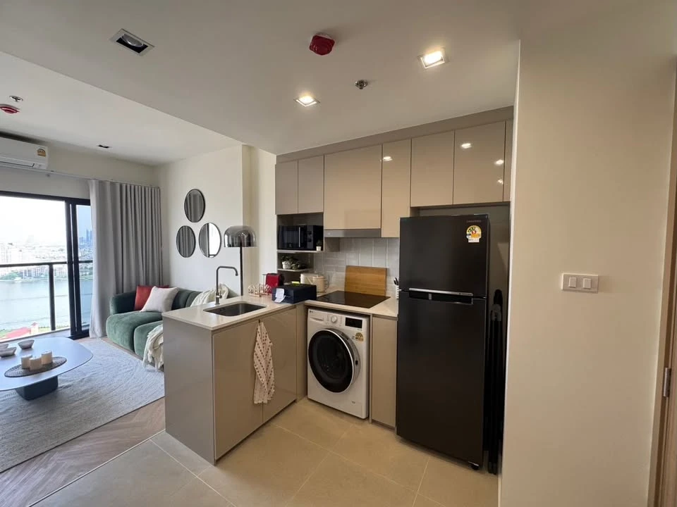 For rent: Condo at Riva Charoen Nakhon, 2 bedrooms / 2 bathrooms, very high floor, beautiful view, see the Chao Phraya River. If it's this good, what