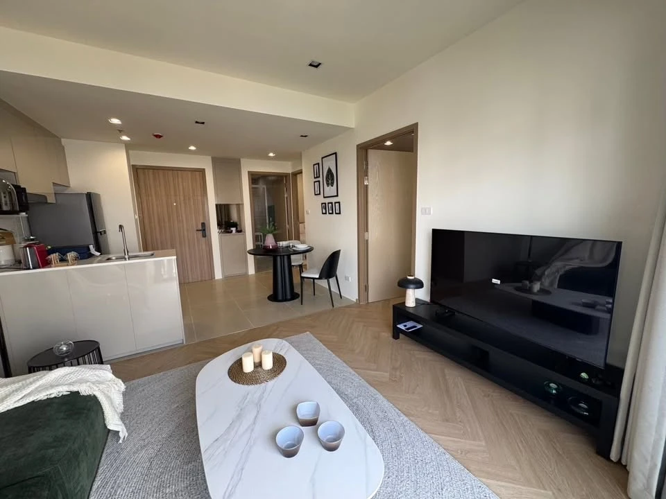For rent: Condo at Riva Charoen Nakhon, 2 bedrooms / 2 bathrooms, very high floor, beautiful view, see the Chao Phraya River. If it's this good, what