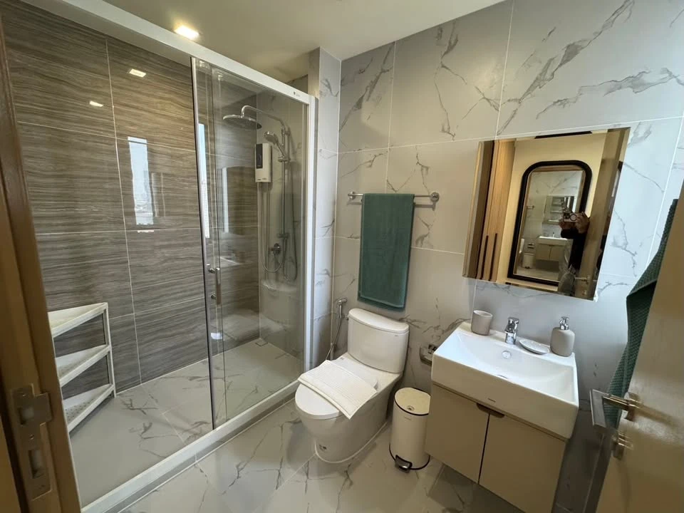 For rent: Condo at Riva Charoen Nakhon, 2 bedrooms / 2 bathrooms, very high floor, beautiful view, see the Chao Phraya River. If it's this good, what