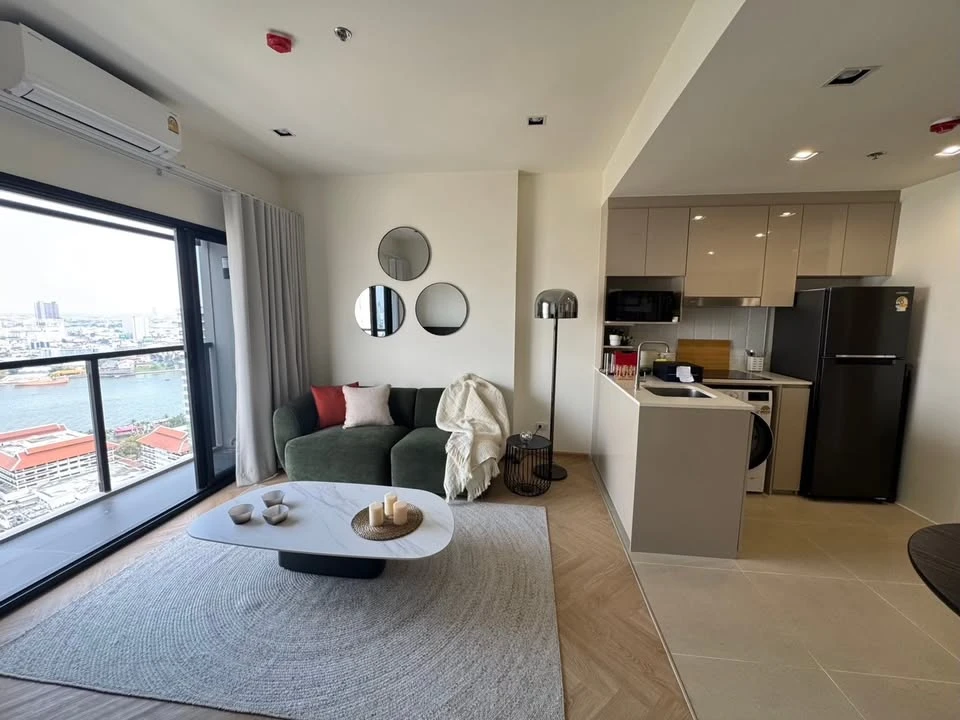 For rent: Condo at Riva Charoen Nakhon, 2 bedrooms / 2 bathrooms, very high floor, beautiful view, see the Chao Phraya River. If it's this good, what
