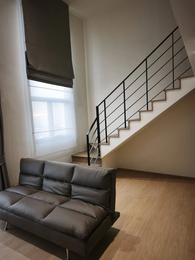Condo for rent at Na Reva Charoen Nakhon. Enjoy river views from the 20th floor in a unit thoughtfully laid out with distinct living, sleeping, and wo