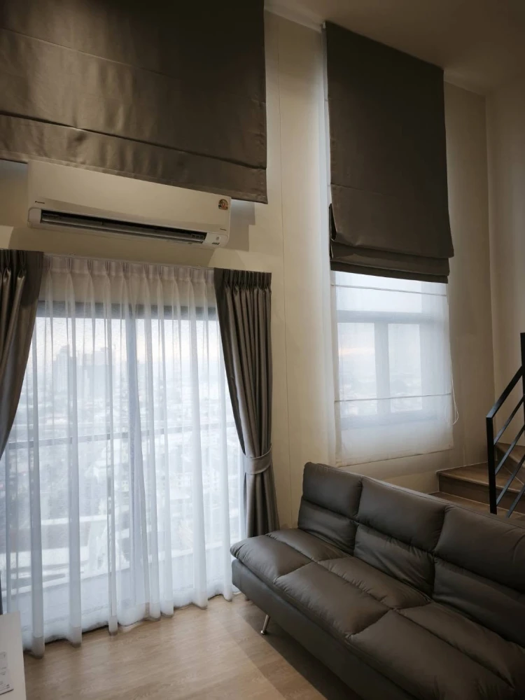 Condo for rent at Na Reva Charoen Nakhon. Enjoy river views from the 20th floor in a unit thoughtfully laid out with distinct living, sleeping, and wo
