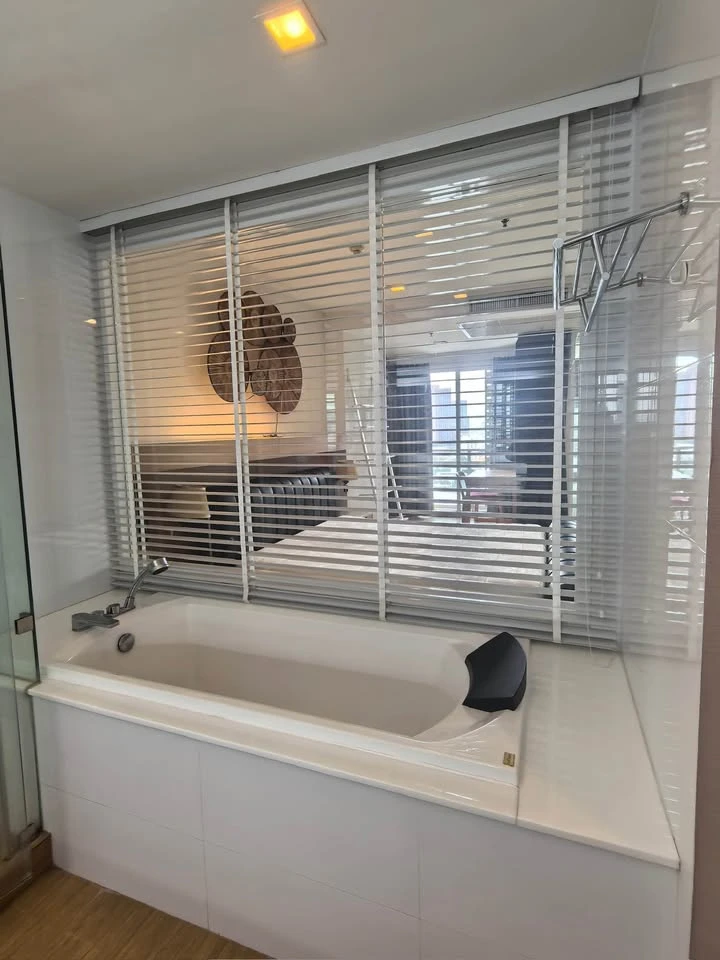 For rent Condo Nusasiri Grand, room with electric curtain, 17th floor, city view with bathtub First come first serve