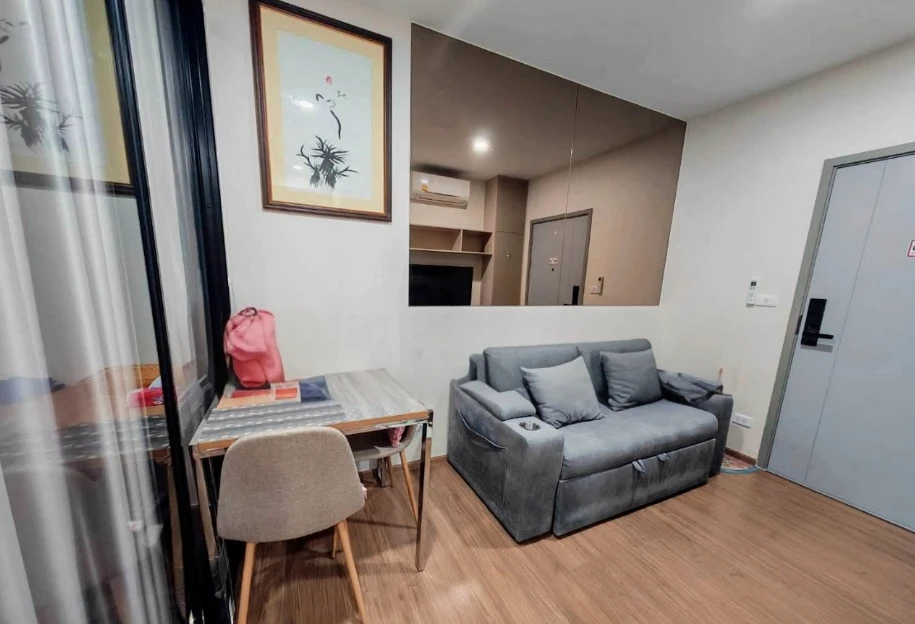 Condo for rent, The Origin Ramkhamhaeng 209 Interchange. Corner unit, maximum privacy. The wall behind the bed doesn't share a wall with anyone else's