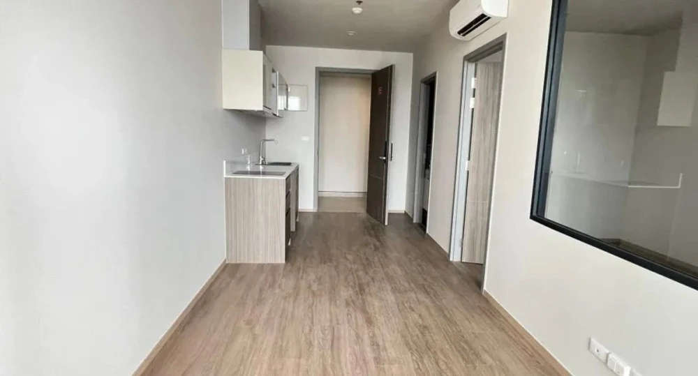 For rent!! Condo The Issara Sathorn, 25th floor, beautiful room, good location, ready to move in. Room decorating lovers must not miss!!