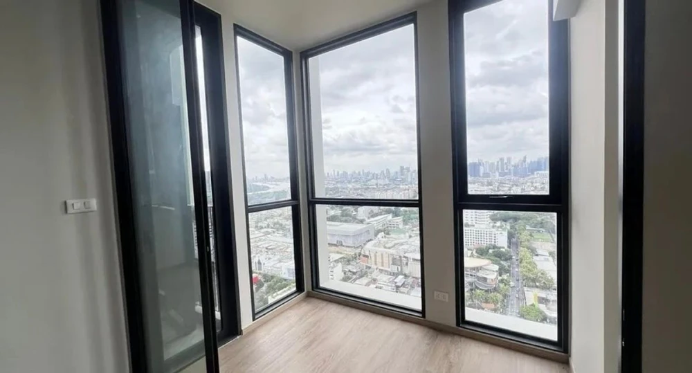 For rent!! Condo The Issara Sathorn, 25th floor, beautiful room, good location, ready to move in. Room decorating lovers must not miss!!