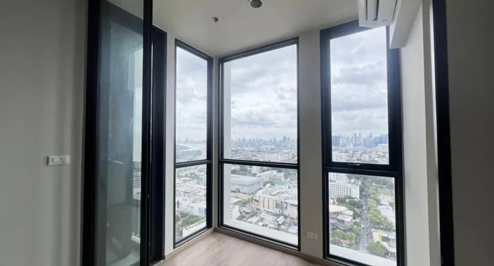 For rent!! Condo The Issara Sathorn, 25th floor, beautiful room, good location, ready to move in. Room decorating lovers must not miss!!