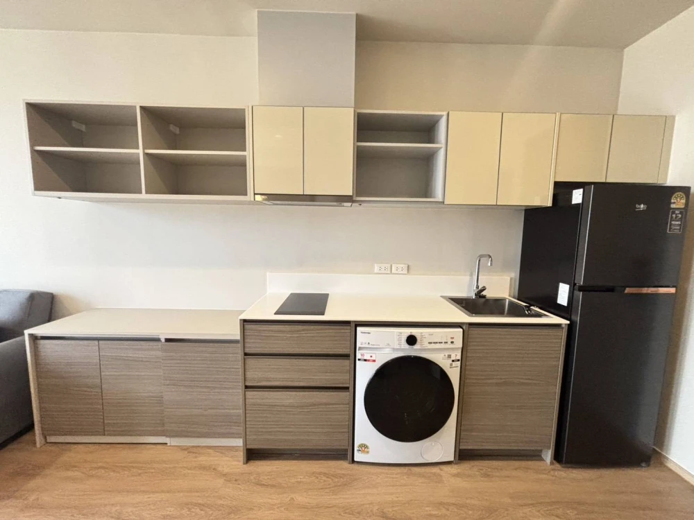 For rent!! Condo The Issara Sathorn, 25th floor, beautiful room, good location, ready to move in. Room decorating lovers must not miss!!