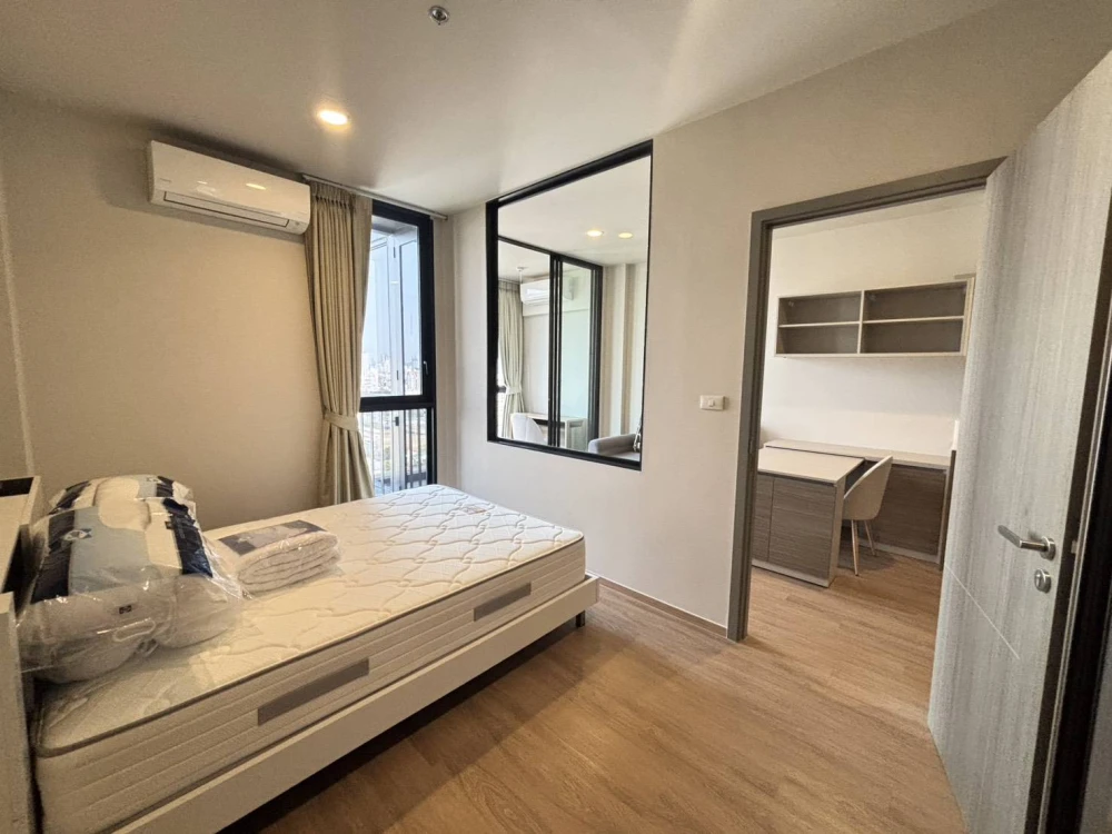 For rent!! Condo The Issara Sathorn, 25th floor, beautiful room, good location, ready to move in. Room decorating lovers must not miss!!