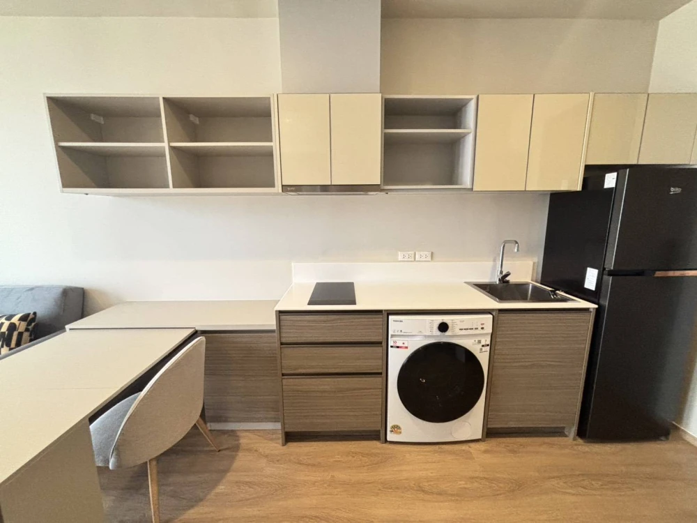 For rent!! Condo The Issara Sathorn, 25th floor, beautiful room, good location, ready to move in. Room decorating lovers must not miss!!