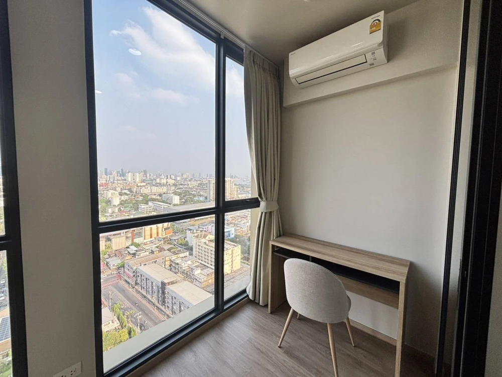 For rent!! Condo The Issara Sathorn, 25th floor, beautiful room, good location, ready to move in. Room decorating lovers must not miss!!