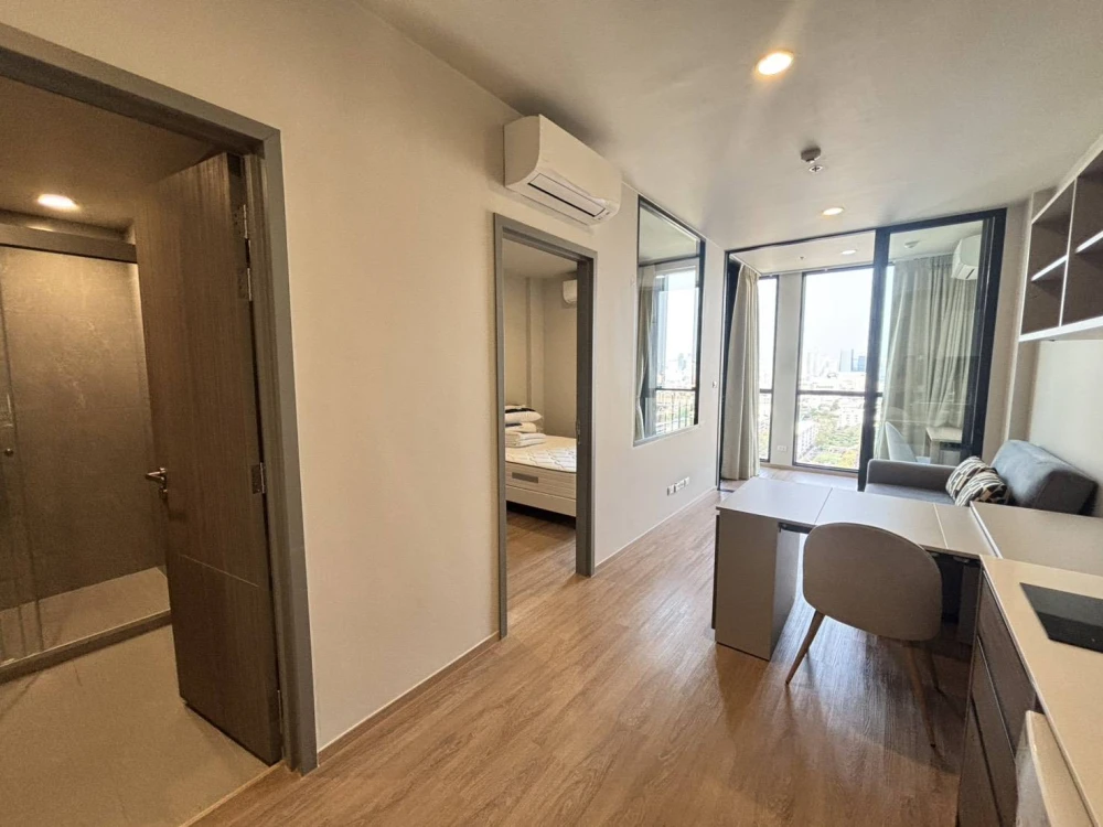 For rent!! Condo The Issara Sathorn, 25th floor, beautiful room, good location, ready to move in. Room decorating lovers must not miss!!
