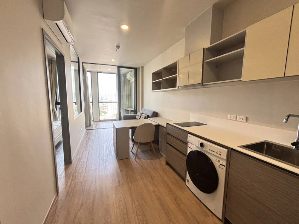 For rent!! Condo The Issara Sathorn, 25th floor, beautiful room, good location, ready to move in. Room decorating lovers must not miss!!