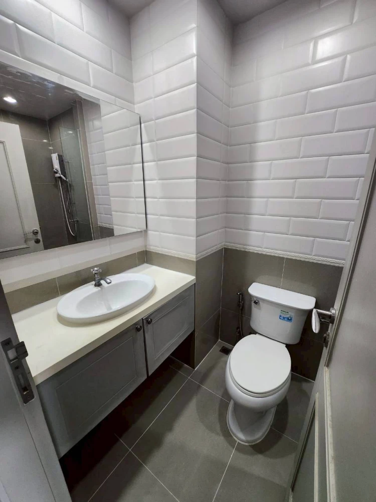 Condo for rent, The Editor, fully furnished, beautiful view, hurry up and book now.