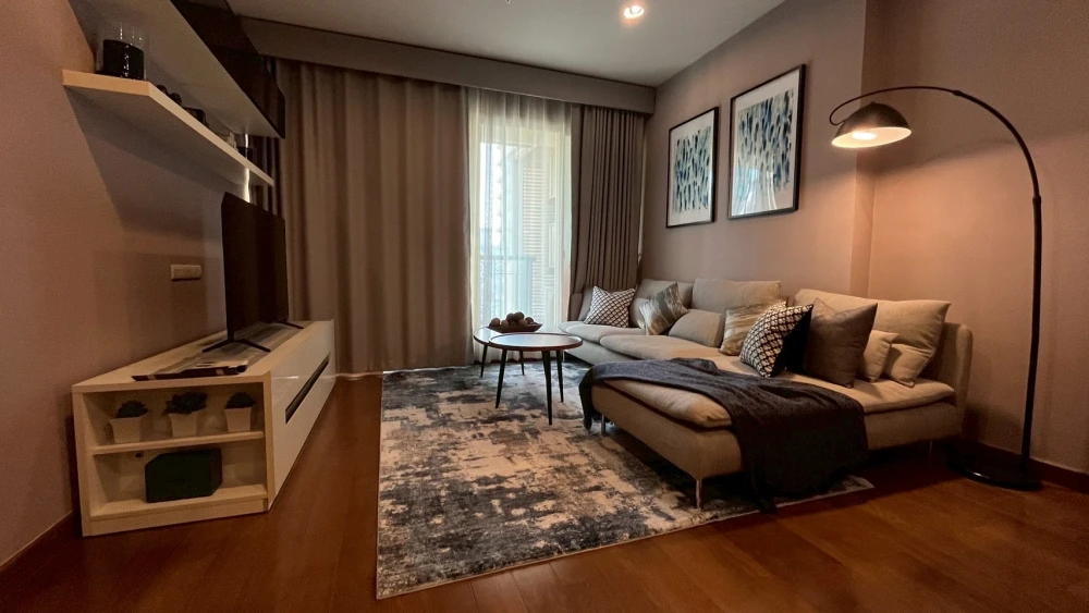 Condo for rent The Address Chidlom with furniture