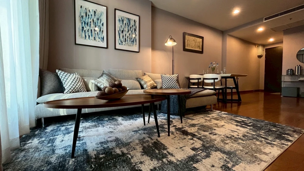 Condo for rent The Address Chidlom with furniture
