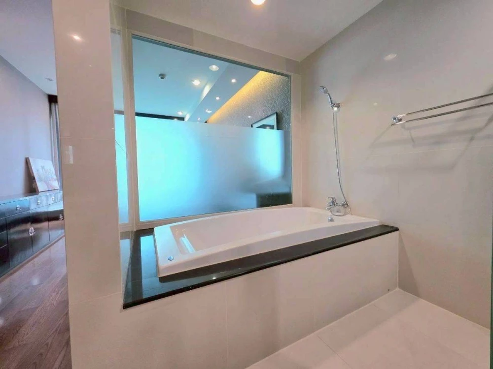 Condo for rent, The Address Chidlom, beautiful view, good value for money, convenient transportation, don't miss it!!