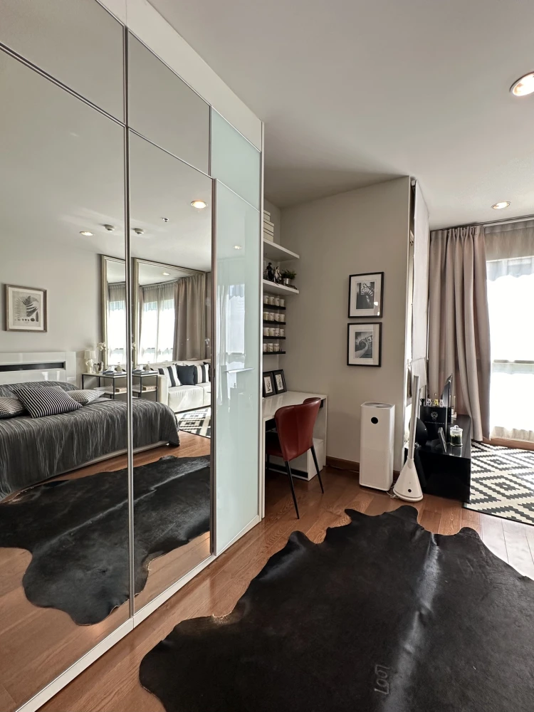 Condo for rent, The Address Chidlom, fully furnished, ready to move in, complete with furniture and electrical appliances. If you don't reserve, you'l