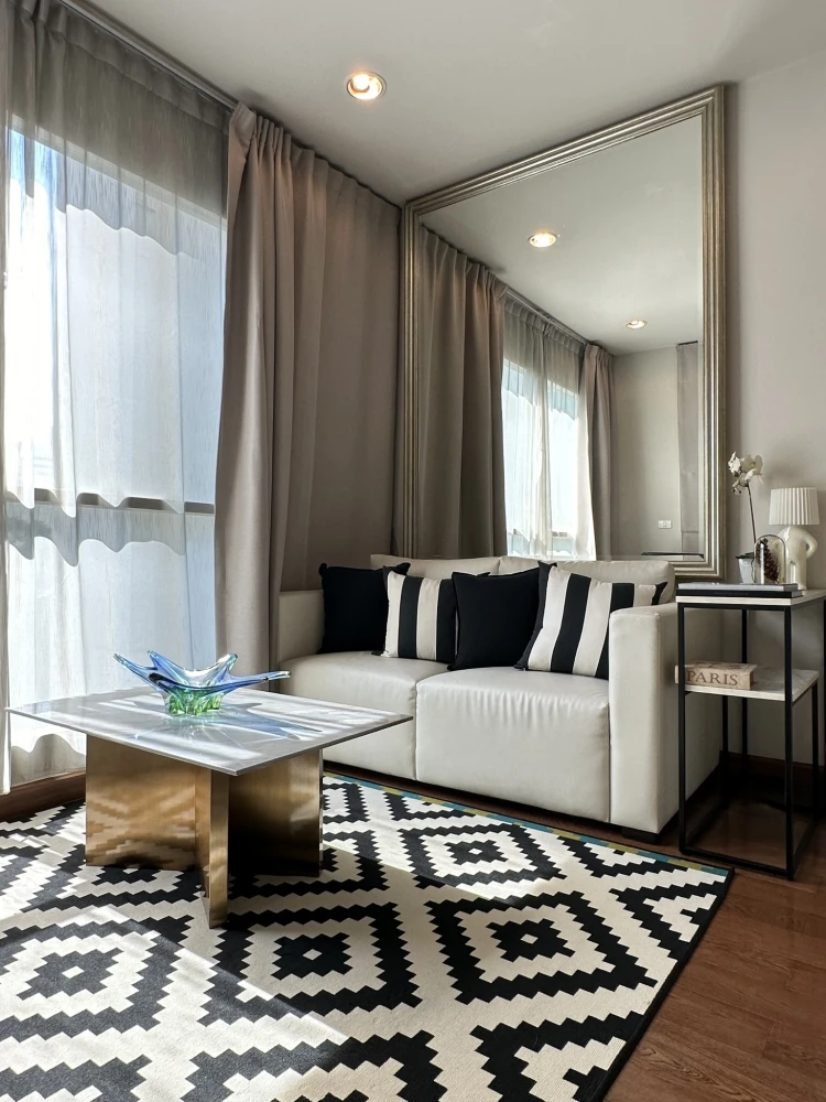 Condo for rent, The Address Chidlom, fully furnished, ready to move in, complete with furniture and electrical appliances. If you don't reserve, you'l