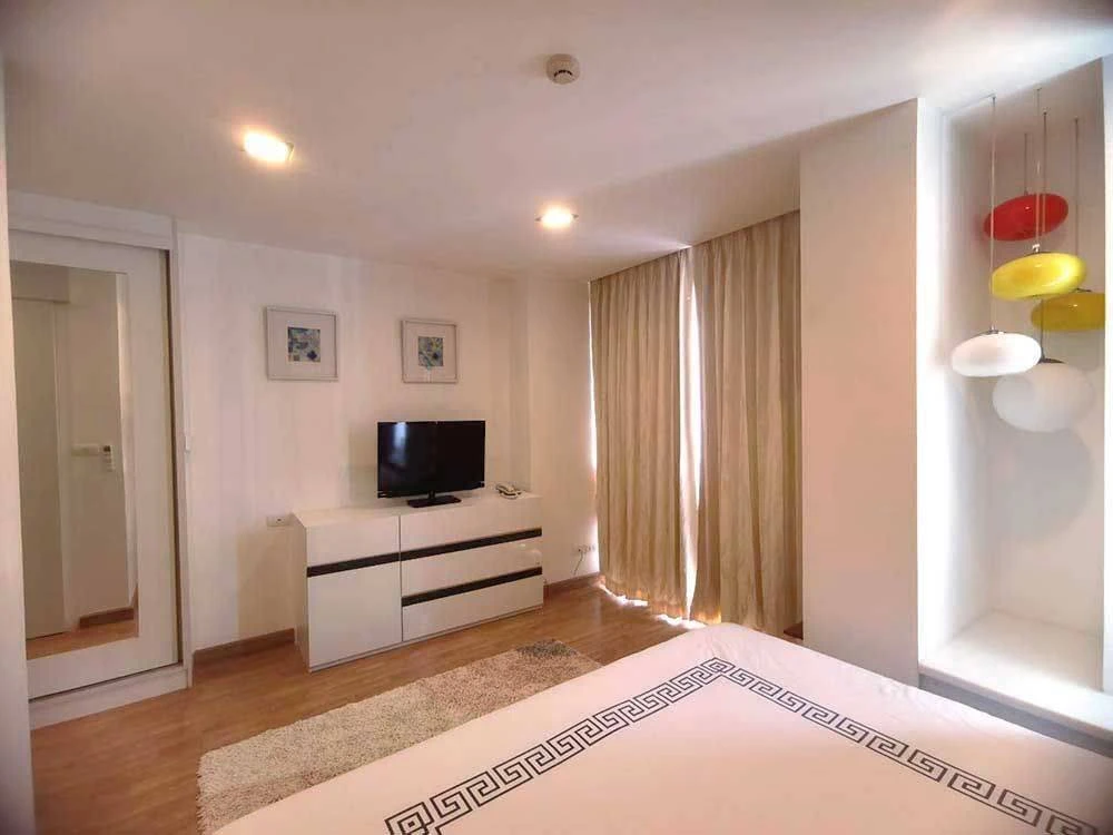 Condo for rent, The Alcove 49, beautiful room, clean, ready to move in.