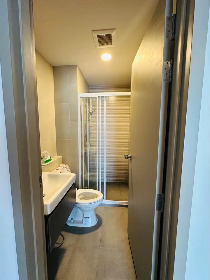 Condo for rent! The Aspire Rama 4, 10th floor, beautiful and very livable. Fully furnished, ready to move in. Reserve now!!