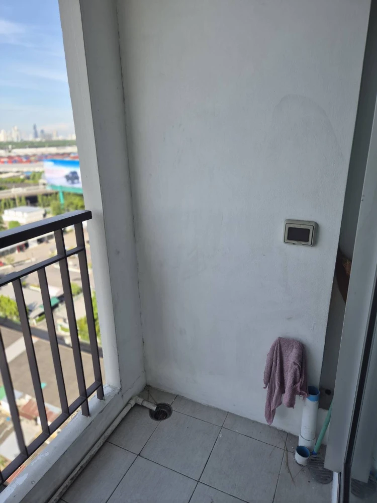 Condo for rent, The Aspire Rama 4, overlooking the swimming pool. Complete with furniture and electrical appliances, book now.