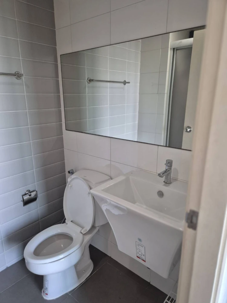 Condo for rent, The Aspire Rama 4, overlooking the swimming pool. Complete with furniture and electrical appliances, book now.