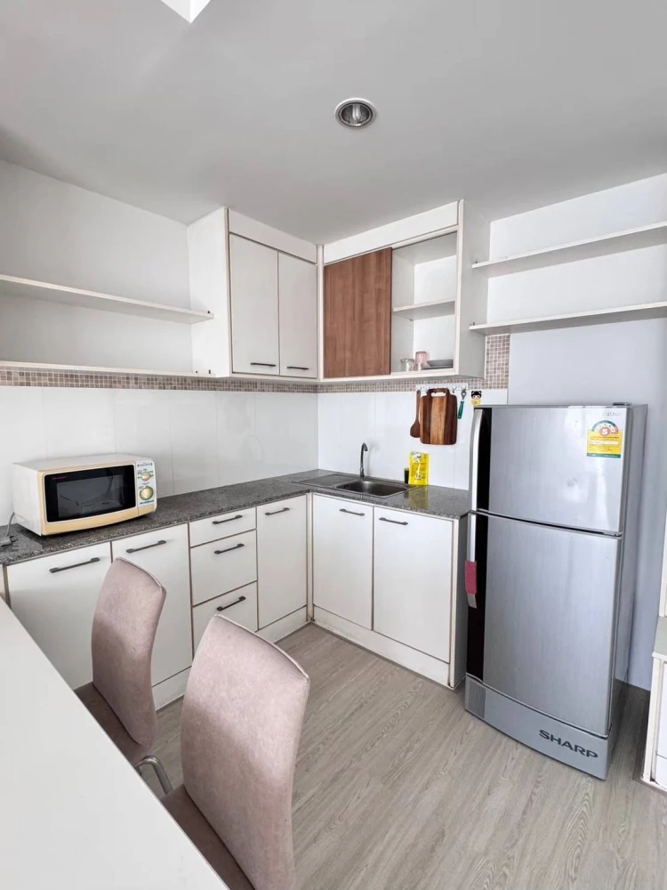 For rent!! Condo The Iris Rama 9-Srinakarin, 3rd floor, spacious room, fully furnished, ready to move in, hurry and book now!!