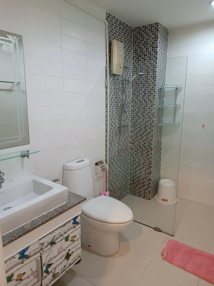 For rent!! Condo The Iris Rama 9-Srinakarin, 5th floor, beautiful Motorway view, fully furnished, ready to move in, don't miss it!!