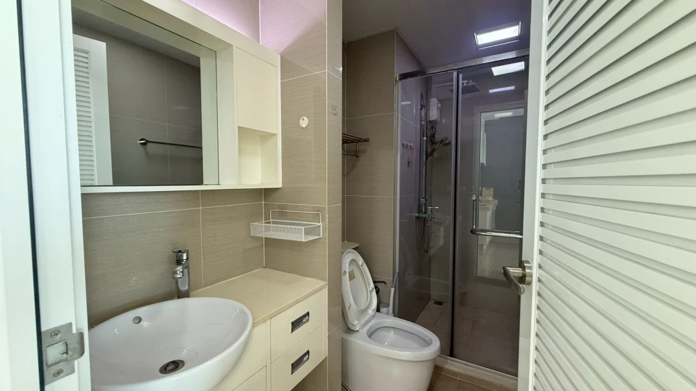 For rent!! Condo T.C. Green, 29th floor, Building D, beautifully decorated room, good location, ready to move in immediately, don't miss it!!