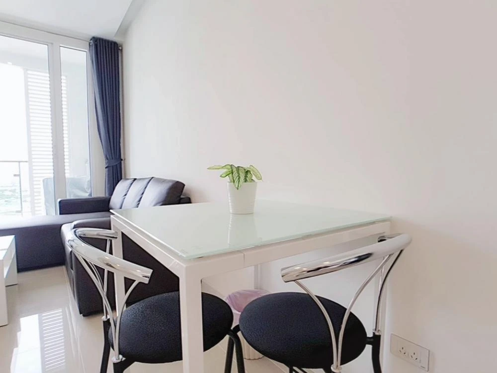 For rent!! Condo T.C. Green, 30th floor, garden view, beautiful room, ready to move in, don't miss it!!