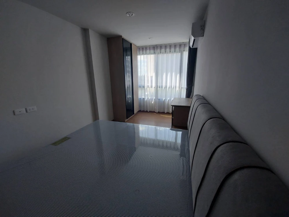 For rent!! Niche Mono Issaraphap condo, 5th floor, Building A, swimming pool view, beautiful room, ready to move in, hurry and book now!!