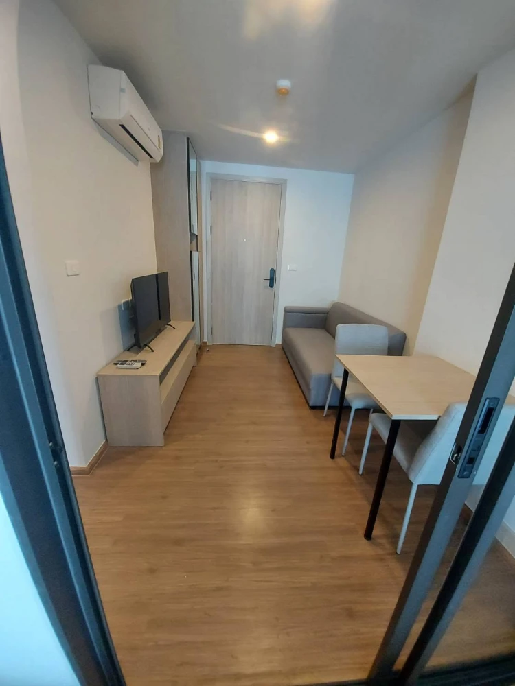 For rent!! Niche Mono Issaraphap condo, 5th floor, Building A, swimming pool view, beautiful room, ready to move in, hurry and book now!!