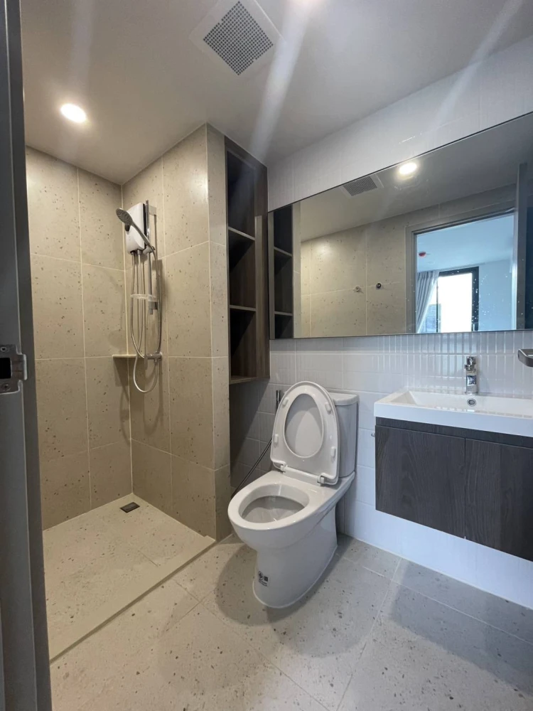 Condo for rent, New Core Kukot Station, quiet, not crowded, great location, fully decorated, super comfortable life