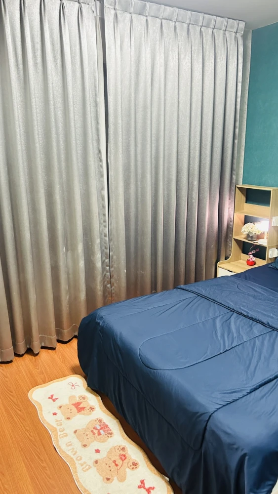Condo for rent, B.U. Chokchai 4, decorated with wallpaper, nice to live in, good price, just bring your bags and move in.
