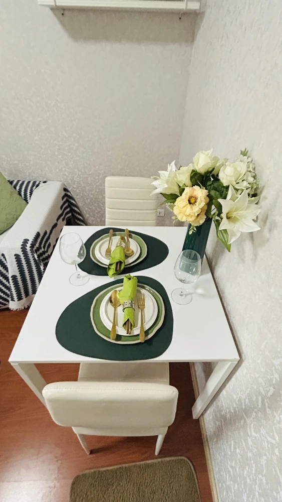 Condo for rent, B.U. Chokchai 4, decorated with wallpaper, nice to live in, good price, just bring your bags and move in.