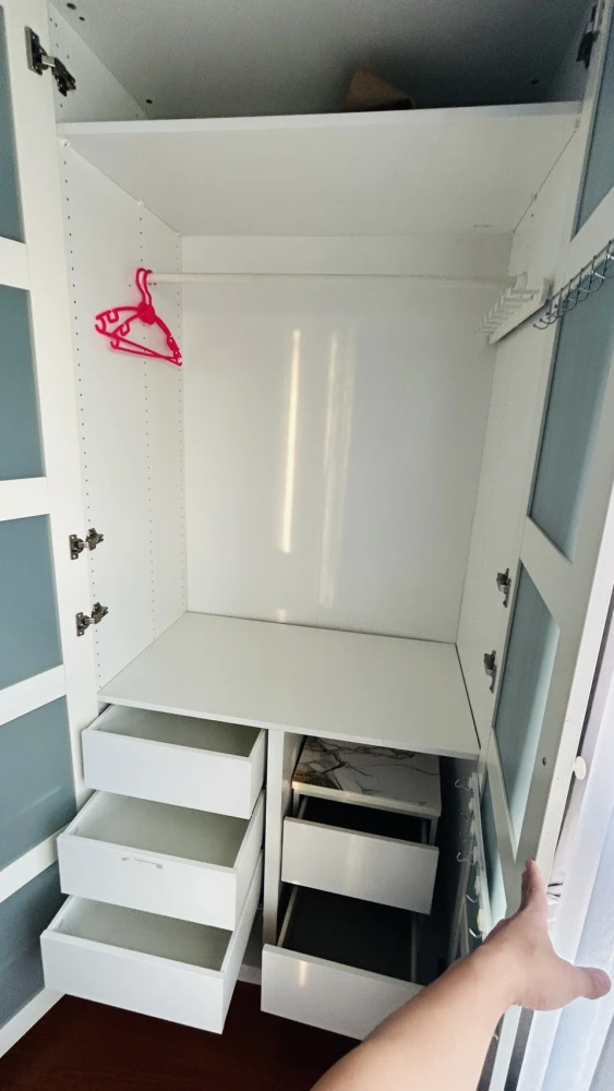 Condo for rent, B.U. Chokchai 4, decorated with wallpaper, nice to live in, good price, just bring your bags and move in.