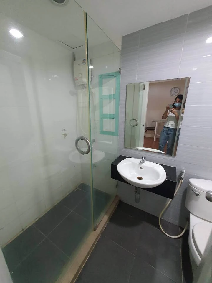 For rent: Boutique Ratchada 17 condo, studio room, 8th floor, corner unit for privacy. Great value! You absolutely can't miss this!