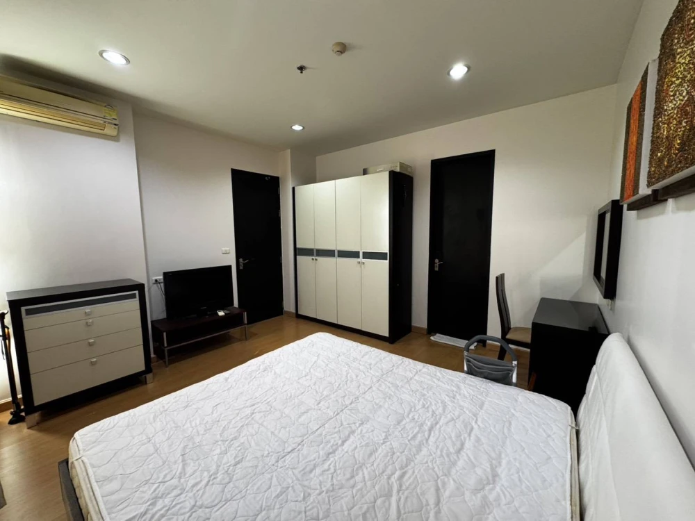 Condo for rent, Baan Klang Krung, Siam-Pathumwan, fully furnished room, ready to move in. Affordable price!