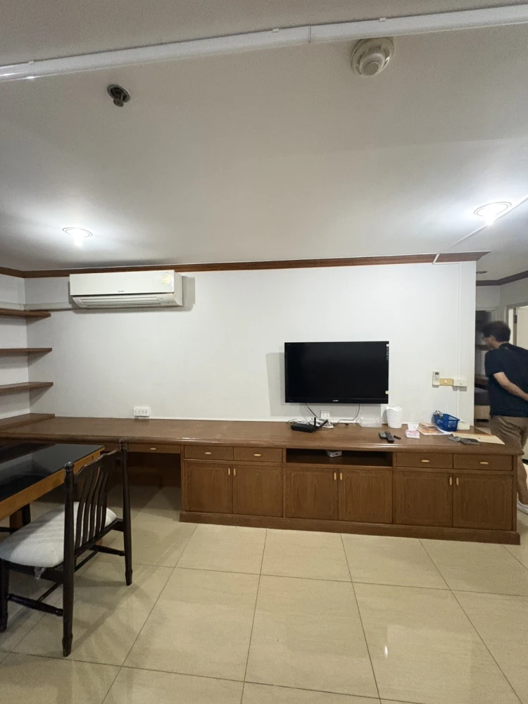 Condo for rent, Baan Pathumwan, 11th floor, very large room, beautifully decorated, ready to live in, with built-in furniture, reserve now!